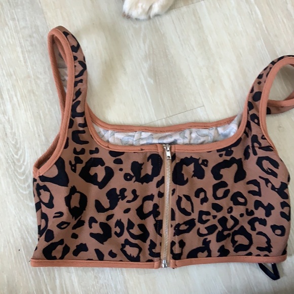 Trendy crop top - Picture 2 of 3